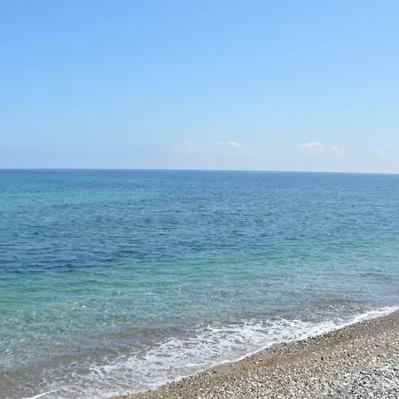 A Due Cento Passi Dal Mare *